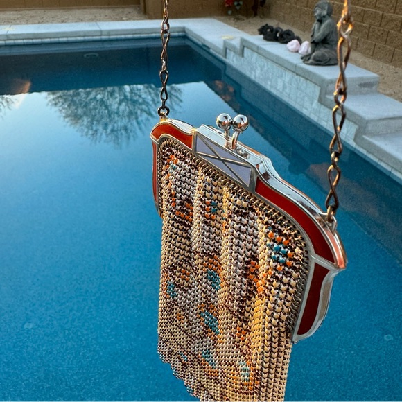 Whiting & Davis Antique 1930’s Chain Metal Enamel Painted Wrist Bag - Picture 2 of 7